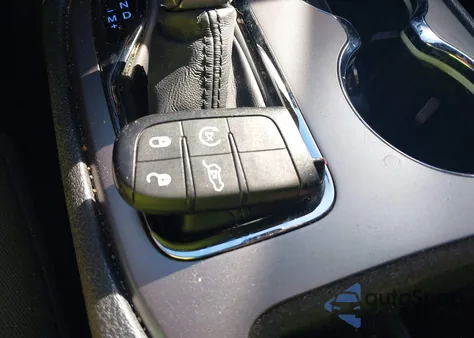 2019 Jeep Grand Cherokee Upland 4X2 from USA, damaged, VIN 1C4RJEAGXKC571803